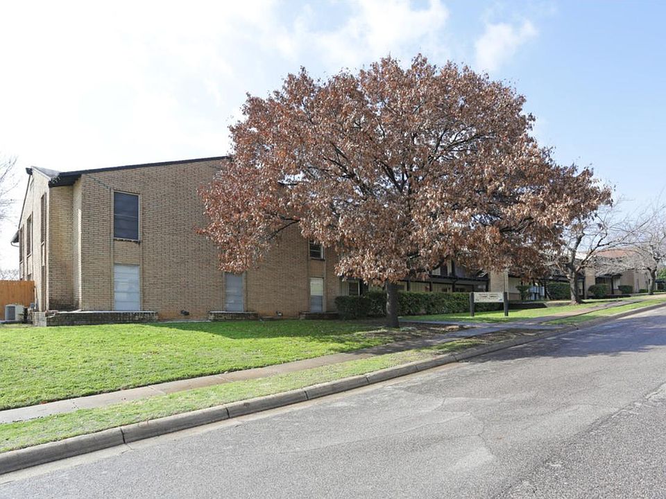 Premier Gardens street view