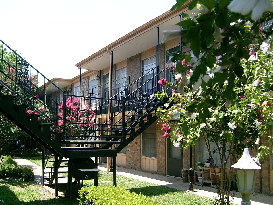 Whisperwind courtyard