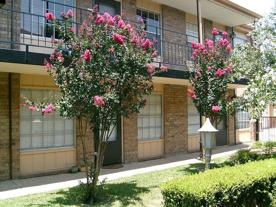 Whisperwind grounds in bloom