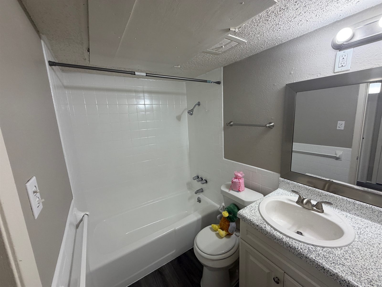Apartment 105 — photo 4