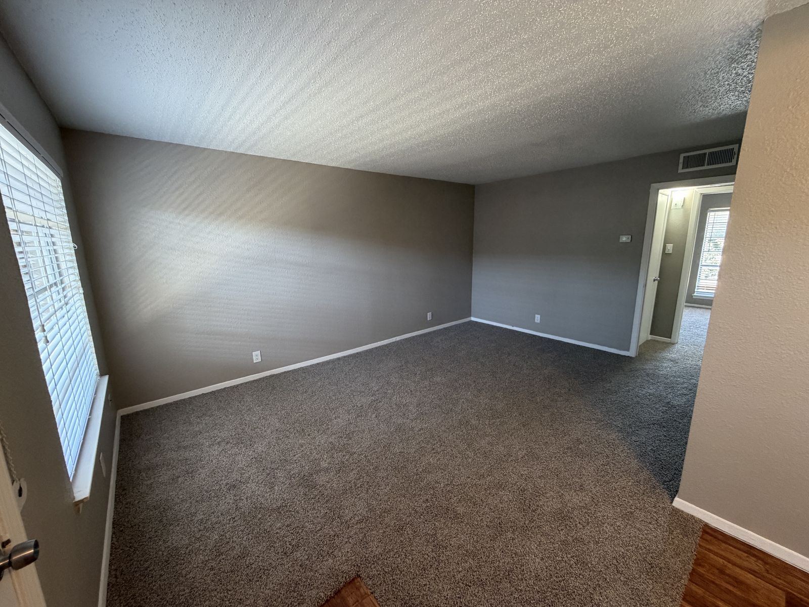 Apartment 211 — photo 2