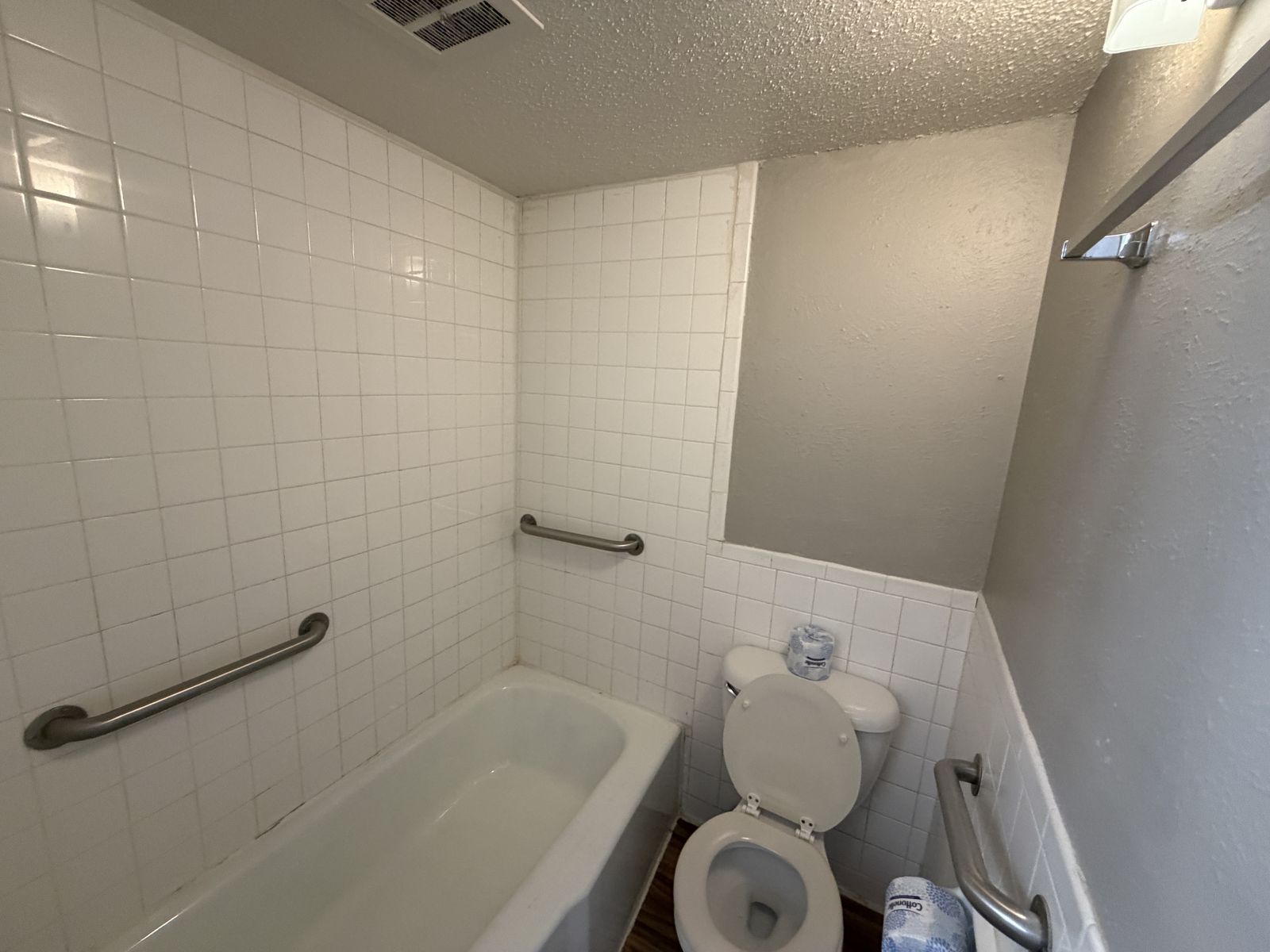 Apartment 215 — photo 1
