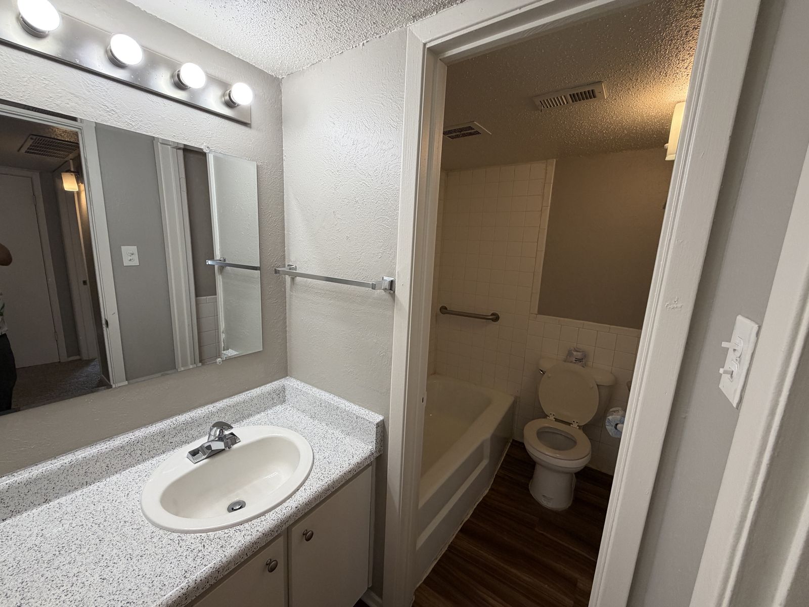 Apartment 215 — photo 2
